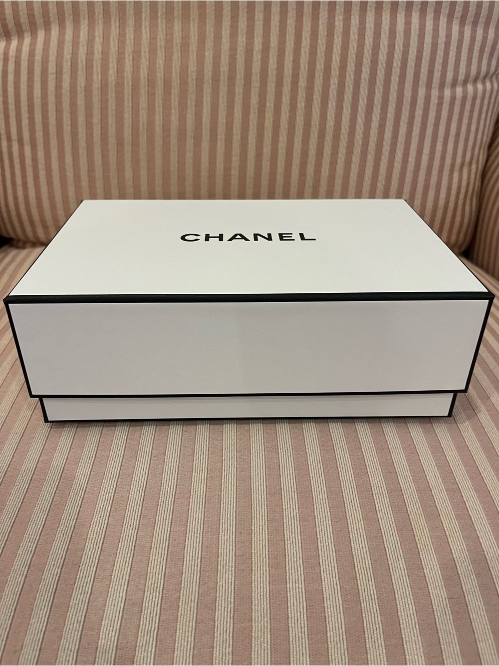 GWP CHANEL Gift Box, CHANEL Tissue Paper, Two Coco Perfume Samples - Picture 8 of 10